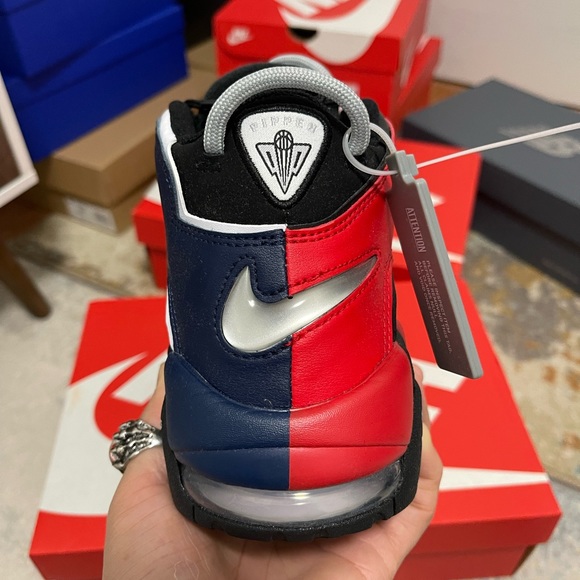 NIB Men Size 10 Nike Air More Uptempo ‘96 Pippen Sneakers Black/Navy/Varsity Red - Picture 12 of 14